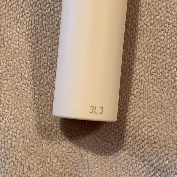 Rare Beauty by Selena Gomez Perfect Strokes Mascara Black Mini 8ml - Picture 6 of 6